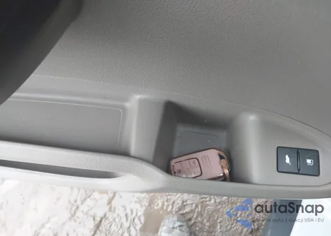 2022 Honda Pilot 2Wd Touring 8 Passenger z USA, uszkodzony, nr VIN 5FNYF5H97NB005478